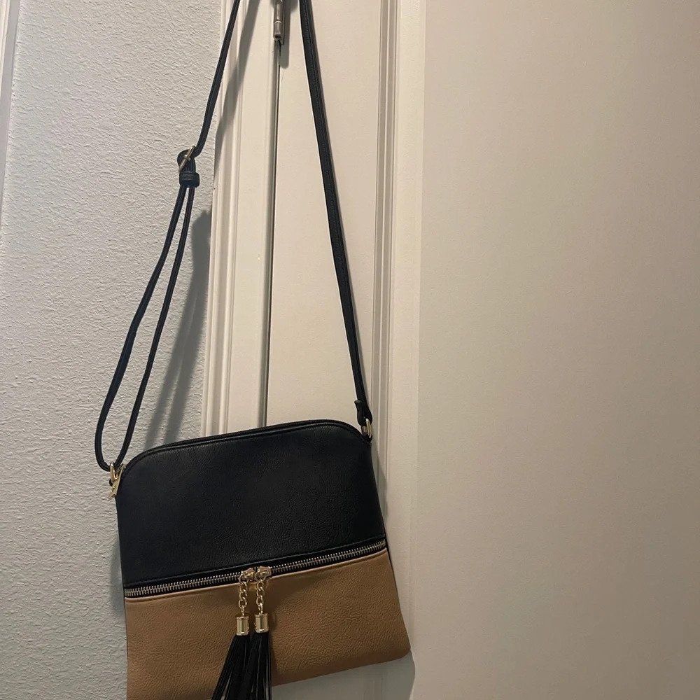 Women's Medium‎ Crossbody Bag with Tassel - Picture 2 of 3